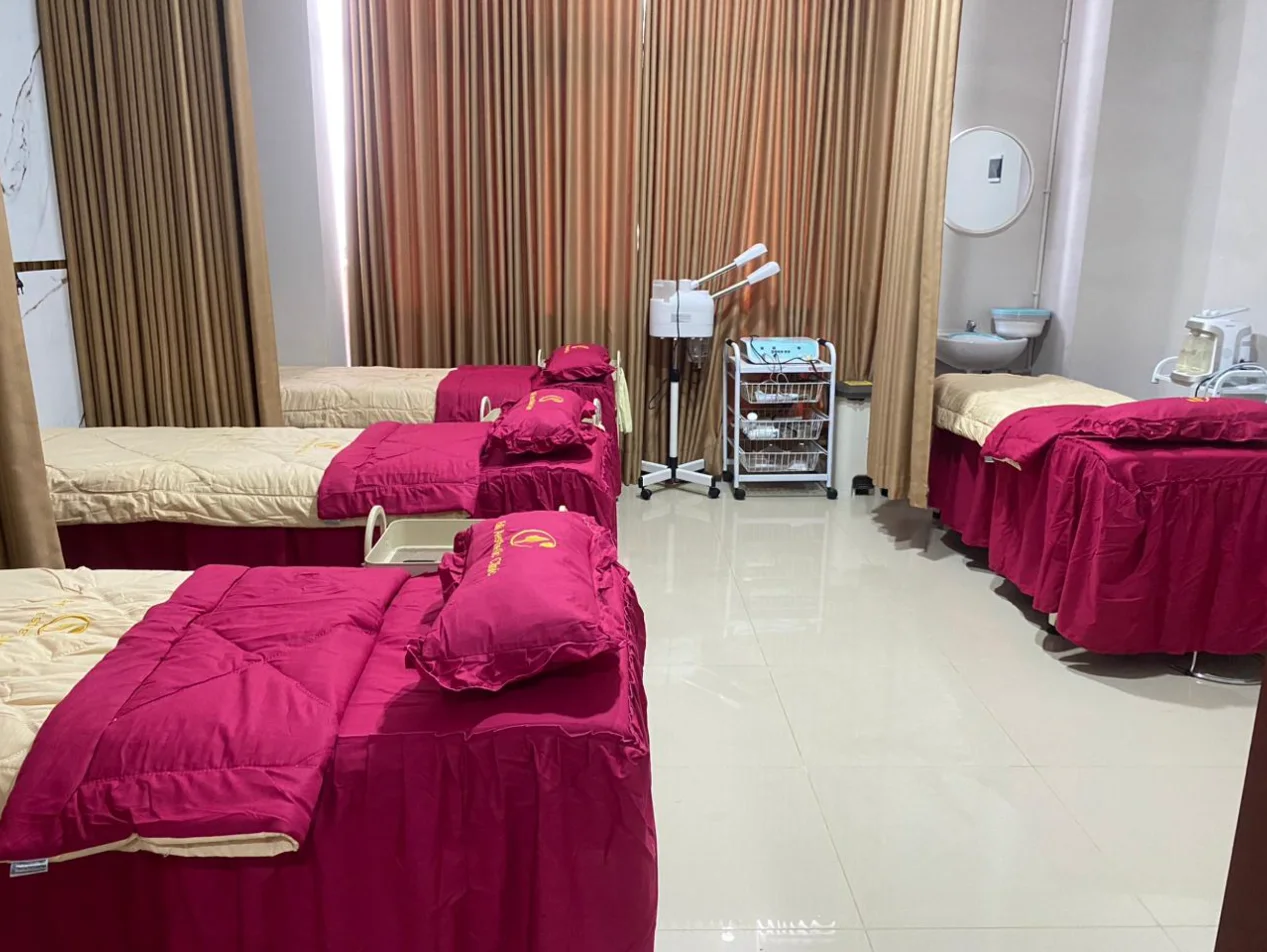 Ruang perawatan ENFI Aesthetic Clinic Makassar
